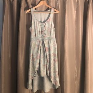 Hinge • Sleeveless • Hi-Low 🌸 Floral 🌺 Dress